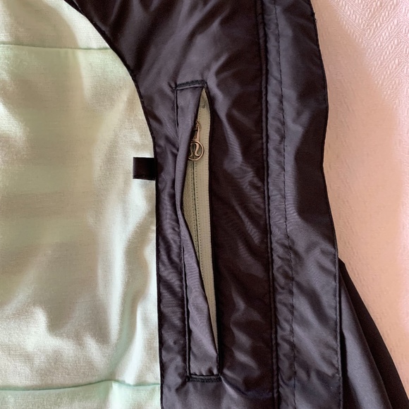 Lululemon Give Up and Glow Jacket, Size 4 (RARE) - Picture 11 of 14